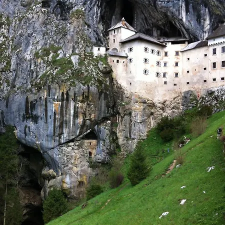Erasmus 3* Postojna