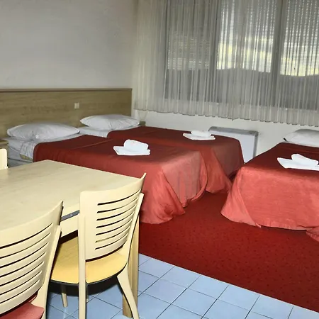 Erasmus Hotel 3*